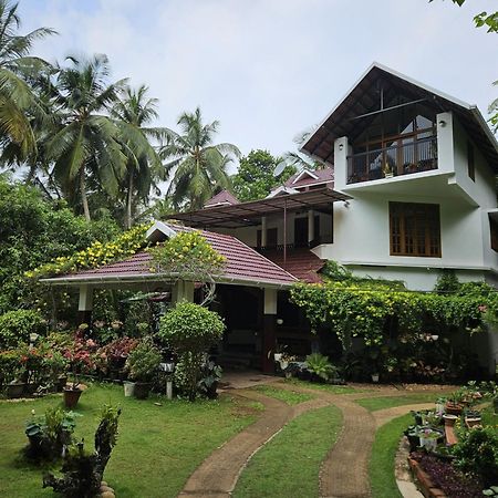 Maleyam Homestay Riverside Кожикоде Екстер'єр фото