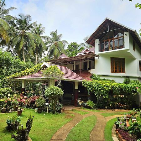 Maleyam Homestay Riverside Кожикоде Екстер'єр фото