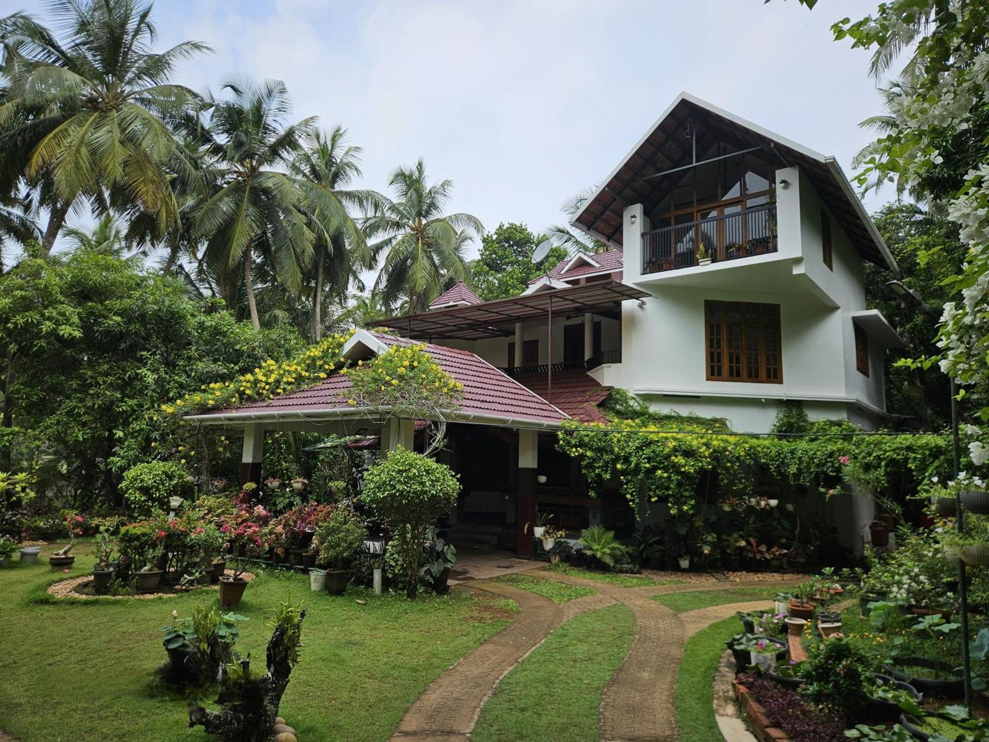 Maleyam Homestay Riverside Кожикоде Екстер'єр фото