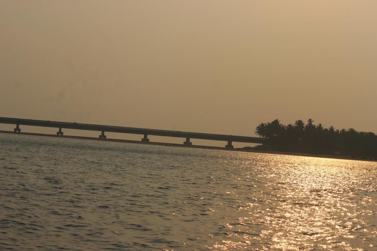 Maleyam Homestay Riverside Кожикоде Екстер'єр фото