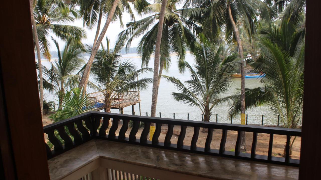 Maleyam Homestay Riverside Кожикоде Екстер'єр фото