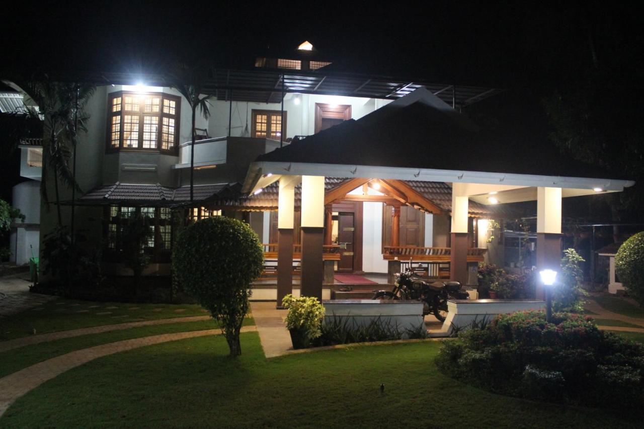 Maleyam Homestay Riverside Кожикоде Екстер'єр фото